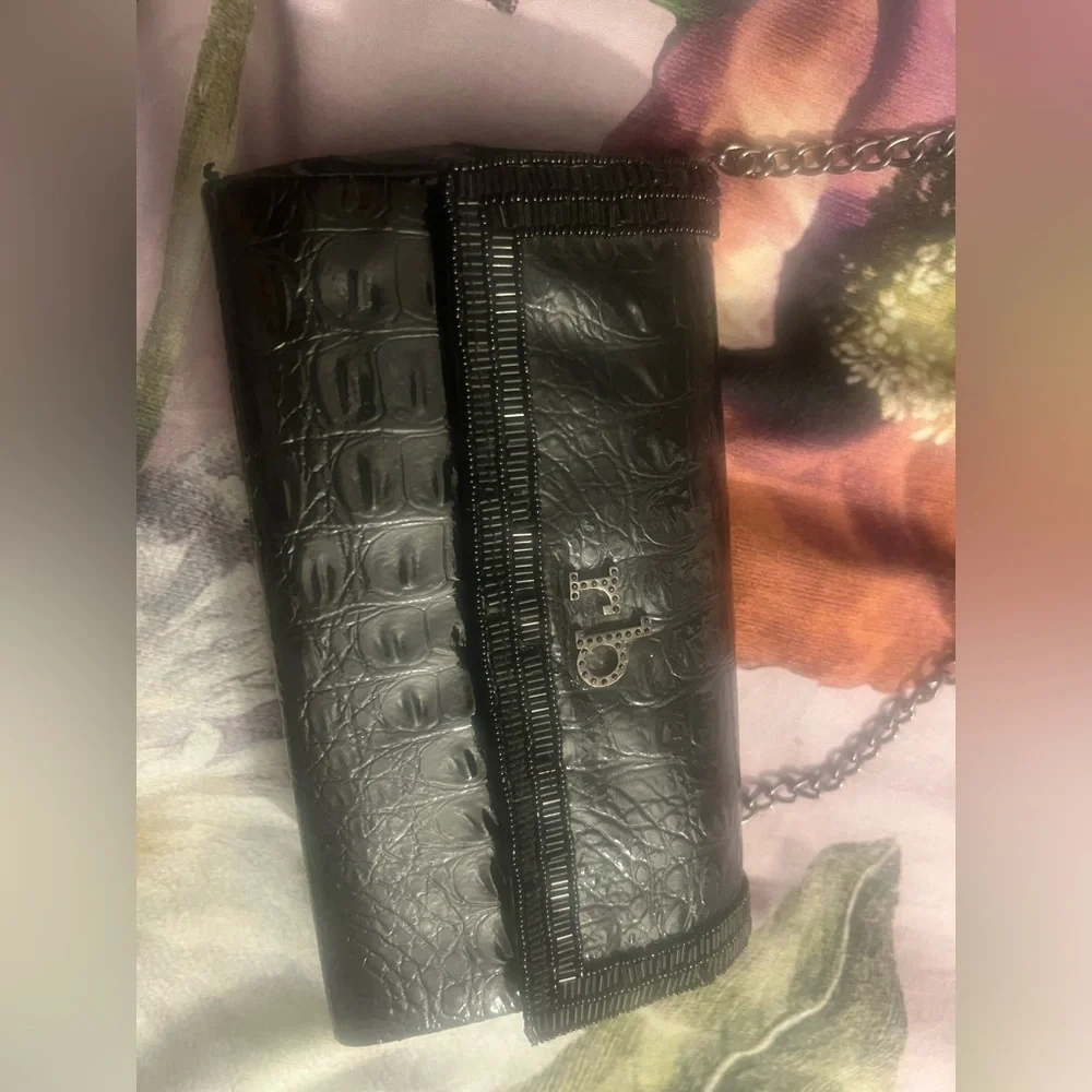 Elegant Black Croc-Embossed Chain Bag